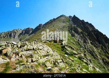 Mount Pic de Portarras im nationalen Naturschutzgebiet Neouvielle, Departement Hautes-Pyrenees, Oskitanie in Südfrankreich. Stockfoto