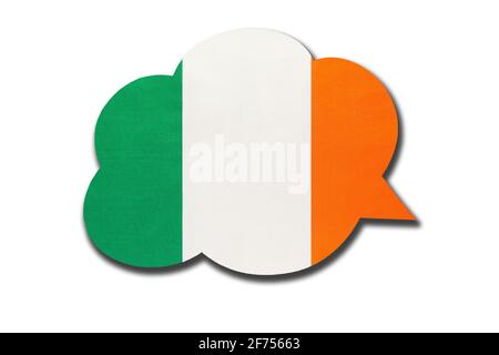 3d-Sprechblase mit isolierter irischer Nationalflagge auf weißem Hintergrund. Spreche und lerne Irische Sprache. Symbol des Landes. Weltkommunikationszeichen. Stockfoto