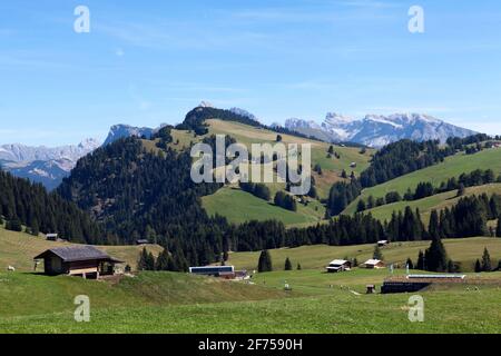 SEISER ALM, ITALIEN AM 12. SEPTEMBER 2018. Blick von der Bergstation auf die umliegende Landschaft. Redaktionelle Verwendung. Stockfoto
