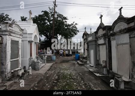 Die historischen oberirdischen Gräber des Joseph's Cemetery in New Orleans stehen als stille Hüter der Verstorbenen und bewahren Erinnerungen durch die Zeit. Stockfoto