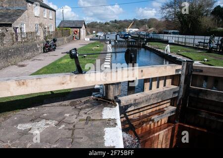 In ganz Großbritannien – die Arbeiten zum Austausch des Schleusentors wurden am „Top Lock“ Wheelton, Chorley, Lancashire abgeschlossen Stockfoto