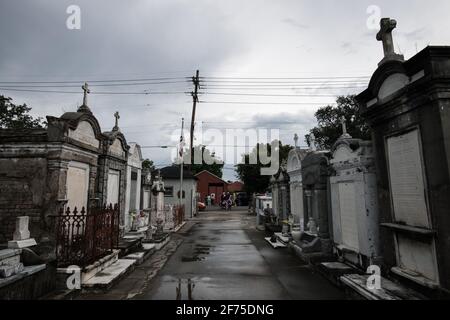 Die historischen oberirdischen Gräber des Joseph's Cemetery in New Orleans stehen als stille Hüter der Verstorbenen und bewahren Erinnerungen durch die Zeit. Stockfoto