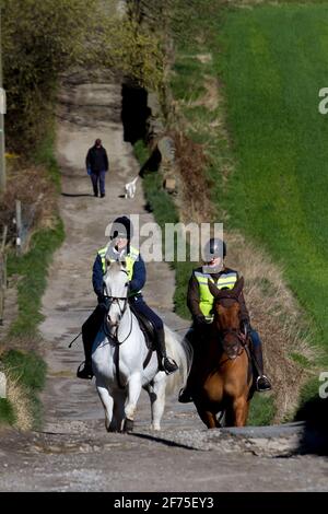 Honley, Holmfirth, Yorkshire, Großbritannien, 05. April 2021. Reiter genießen den Bankurlaub. RASQ Photography/Alamy Live News. Stockfoto