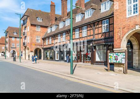 LONDON, Großbritannien - 30. MÄRZ 2021: Temple Fortune im Londoner Stadtteil Barnett nördlich von Golders Green ist ein Einkaufsviertel, das von den Bewohnern von genutzt wird Stockfoto