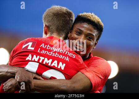 Farum, Dänemark. April 2021. Abu Francis (41) vom FC Nordsjaelland feiert das Tor von Oliver Antman (42) während des 3F Superliga-Spiels zwischen FC Nordsjaelland und Aarhus GF in Right to Dream Park in Farum. (Foto: Gonzales Photo – Dejan Obretkovic). Stockfoto