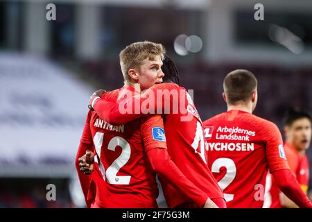 Farum, Dänemark. April 2021. Oliver Antman (42) vom FC Nordsjaelland punktet und wird von Teamkollegen beim 3F Superliga-Spiel zwischen FC Nordsjaelland und Aarhus GF in Right to Dream Park in Farum gefeiert. (Foto: Gonzales Photo – Dejan Obretkovic). Stockfoto