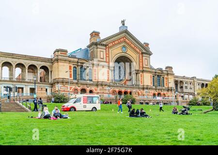LONDON, Großbritannien - 31 2021. MÄRZ:Alexandra Palace, auch bekannt als Ally Pally, ist ein denkmalgeschütztes Unterhaltungs- und Sportgelände zwischen Wood Green Stockfoto