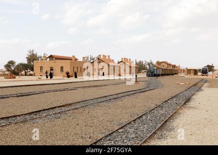 Al Ula, Saudi-Arabien, 19. Februar 2020: Restaurierter Hejaz-Eisenbahnzug, der vom Osmanischen Reich gebaut wurde und von T. E. Lawrence während der Welt explodiert wurde Stockfoto