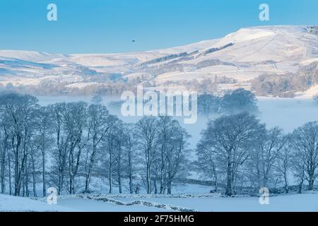 Winterlandschaft in Wensleydale bei Hawes im Yorkshire Dales National Park, Großbritannien. Stockfoto