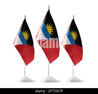 Kleine Nationalflaggen der Antigua und Barbuda auf einem Weißer Hintergrund Stockfoto