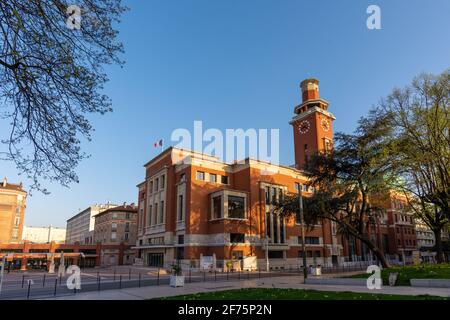 Außenansicht des Kultur- und Kongresszentrums Beffroi de Montrouge, Place Emile-Cresp, Montrouge, Frankreich Stockfoto