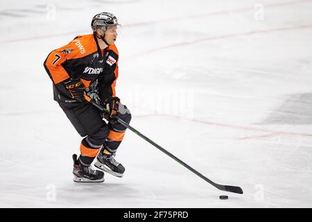 03. April 2021, Hessen, Frankfurt/Main: Kyle Sonnenburg (Loewen Frankfurt, 7). DEL 2 Eishockey-Spiel zwischen dem Löwen Frankfurt und dem EC Bad Nauheim am 3. April 2021 in der Eissporthalle Frankfurt am Main. Foto: Jürgen Kessler/Kessler-Sportfotografie/dpa Stockfoto