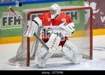 03. April 2021, Hessen, Frankfurt/Main: Torwart Felix Bick (EC Bad Nauheim, 31). DEL 2 Eishockey-Spiel zwischen dem Löwen Frankfurt und dem EC Bad Nauheim am 3. April 2021 in der Eissporthalle Frankfurt am Main. Foto: Jürgen Kessler/Kessler-Sportfotografie/dpa Stockfoto