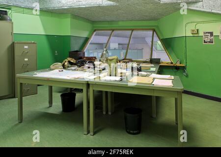 Einer von vielen Operationsräumen im streng geheimen unterirdischen Kommandobunker (heute Museum) in Kemmel (Heuvelland), Belgien Stockfoto