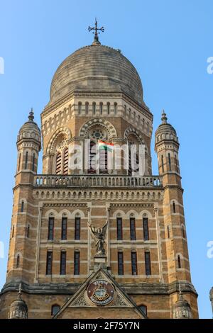 Der Hauptturm des Mumbai Municipal Corporation Building in South Mumbai, Maharashtra. Übersetzung: Brihanmumbai Municipal Corporation. Stockfoto