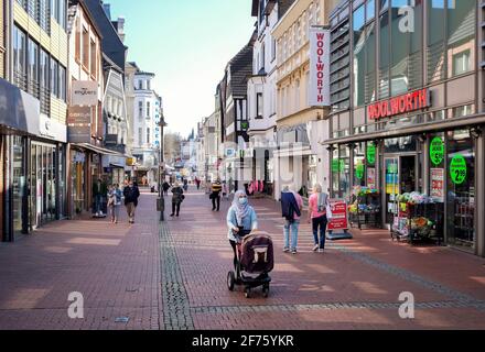 Recklinghausen, Nordrhein-Westfalen, Deutschland - Maskenpflicht in der Altstadt von Recklinghausen in Zeiten der Koronakrise bei der zweiten Sperre, Stockfoto