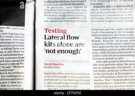 Coronavirus Covid 19-Tests Testtest „Lateral Flow Kits allein sind „nicht genug“; Schlagzeilen-Artikel in Guardian am 25. März 2021 in Großbritannien Stockfoto