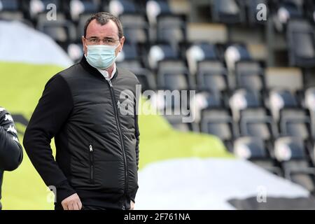 Nailsworth, Großbritannien. April 2021. Gary Bowyer Manager von Salford City während des Spiels der EFL Sky Bet League 2 zwischen Forest Green Rovers und Salford City am 5. April 2021 im New Lawn, Nailsworth, England. Foto von Dave Peters. Nur zur redaktionellen Verwendung, Lizenz für kommerzielle Nutzung erforderlich. Keine Verwendung bei Wetten, Spielen oder Veröffentlichungen einzelner Clubs/Vereine/Spieler. Kredit: UK Sports Pics Ltd/Alamy Live Nachrichten Stockfoto