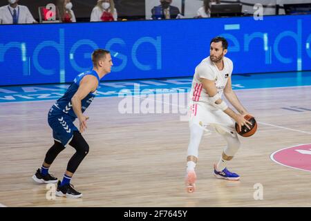 Madrid, Spanien. April 2021. Rudy Fernández (weiß) während des Real Madrid-Sieges über Acunsa GBC 97 - 71 in der Liga Endesa, einem regulären Saisonspiel (Tag 29), das in Madrid (Spanien) im Wizink Center gefeiert wurde. April 2021. (Foto von Juan Carlos García Mate/Pacific Press/Sipa USA) Quelle: SIPA USA/Alamy Live News Stockfoto