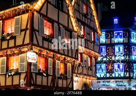 Frankreich, Elsass, Haut Rhin, Colmar, Weihnachtsmarkt in der Altstadt. Stockfoto