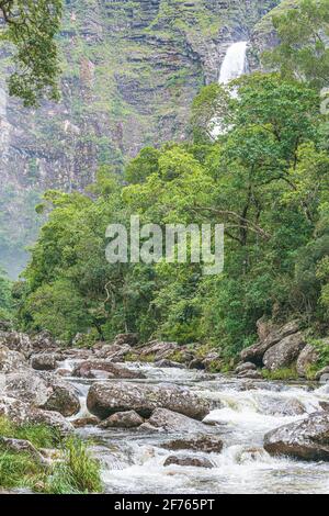 São Roque de Minas - MG, Brasilien - 13. Dezember 2020: Naturschönheiten neben dem Wasserfall Casca D'anta im Nationalpark der Canastra Sierra. Eco Stockfoto