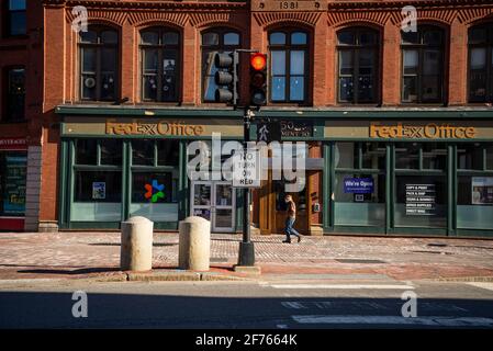 Downtown mit alten Backsteinbauten und alten Straßen in Portland Maine. Stockfoto