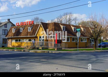Ephrata, PA, USA - 4. April 2021: Das Cloister Family Restaurant ist ein lokales Restaurant in der Nähe des historischen Ephrata-Klosters in Lancaster County, PA. Stockfoto