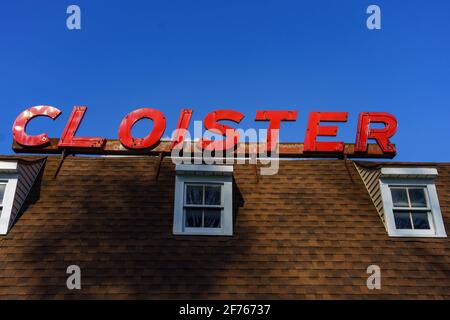 Ephrata, PA, USA - 4. April 2021: Das Cloister Family Restaurant ist ein lokales Restaurant in der Nähe des historischen Ephrata-Klosters in Lancaster County, PA. Stockfoto