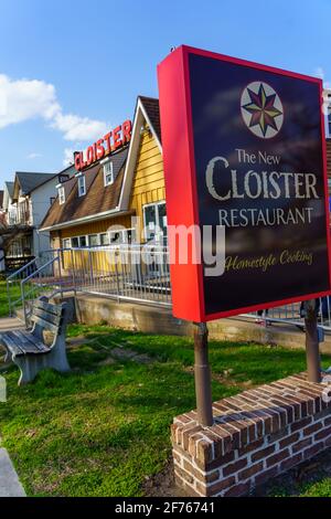 Ephrata, PA, USA - 4. April 2021: Das Cloister Family Restaurant ist ein lokales Restaurant in der Nähe des historischen Ephrata-Klosters in Lancaster County, PA. Stockfoto