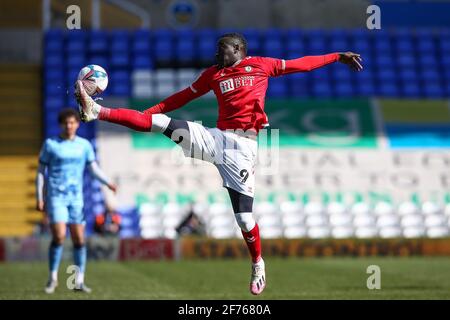 Famara Diedhiou #9 von Bristol City kontrolliert den Ball in der Luft in Birmingham, Großbritannien am 4/5/2021. (Foto von Simon Bissett/News Images/Sipa USA) Stockfoto