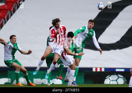 Stoke on Trent, Großbritannien. April 2021. Stoke City Mittelfeldspieler Nick Powell (25) steht am 5. April 2021 während des Spiels der EFL Sky Bet Championship zwischen Stoke City und Millwall im bet365 Stadium, Stoke-on-Trent, England, an der Spitze des Balls. Foto von Jurek Biegus. Nur zur redaktionellen Verwendung, Lizenz für kommerzielle Nutzung erforderlich. Keine Verwendung bei Wetten, Spielen oder Veröffentlichungen einzelner Clubs/Vereine/Spieler. Kredit: UK Sports Pics Ltd/Alamy Live Nachrichten Stockfoto