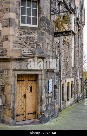 Das Schriftstellermuseum auf Lady Stairs Close Off Lawnmarket in der Altstadt von Edinburgh, Schottland, Großbritannien Stockfoto