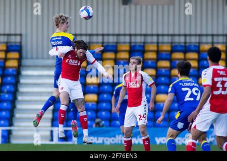 LONDON, GROSSBRITANNIEN. 5. APRIL: Jack Rudoni vom AFC Wimbledon kontrolliert den Ball während des Spiels der Sky Bet League 1 zwischen AFC Wimbledon und Fleetwood Town in der Plough Lane, Wimbledon, London am Montag, 5. April 2021. (Quelle: Federico Maranesi) Quelle: MI News & Sport /Alamy Live News Stockfoto