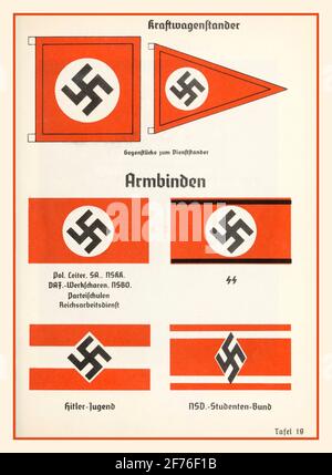 Nazi-Swastika Offizielle Illustration aus dem NS-Parteihandbuch 1936, mit Fahnen, Emblemen, Schildern, Abzeichen, Ranglisten, Insignien, Uniformen, etc.:Autofahnen Hakenkreuzarmbänder (Brassards) politische Führer, SA (Sturmabteilung), National Socialist Motor Corps (NSKK, nationalsozialistisches Kraftfahrerkorps), Deutsche Arbeiterfront (DAF.-Wehrscharen, Deutsche Arbeitsfront); National Socialist Factory Cell Organization (NSBO), NS-Parteischulen (NS-SS-Jugenddienst (NS-SS) Deutschland Stockfoto