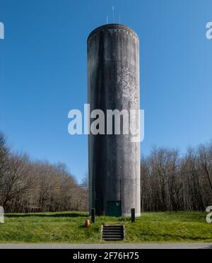 WASSERTURM AUF DEM LAND - WASSERSPEICHER - CHATEAU D'EAU - AQUITAINE FRANKREICH © FRÉDÉRIC BEAUMONT Stockfoto