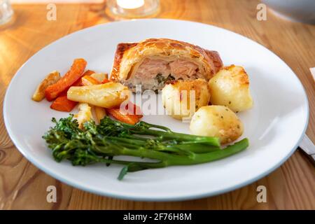 Abendessen mit Lachs und Croute Stockfoto
