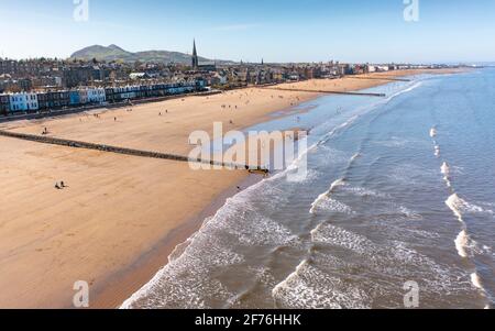 Luftaufnahme des Strandes von Portobello in Portobello, Edinburgh, Schottland, Großbritannien Stockfoto