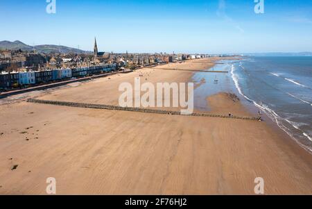 Luftaufnahme des Strandes von Portobello in Portobello, Edinburgh, Schottland, Großbritannien Stockfoto