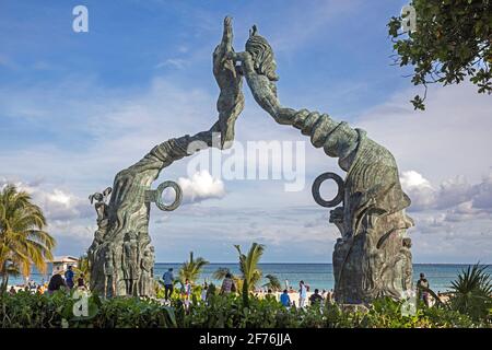 Skulpturenportal Maya 2012 im Parque Los Fundadores / Founding Fathers Park in Playa Del Carmen, Riviera Maya, Solidaridad, Quintana Roo, Mexiko Stockfoto