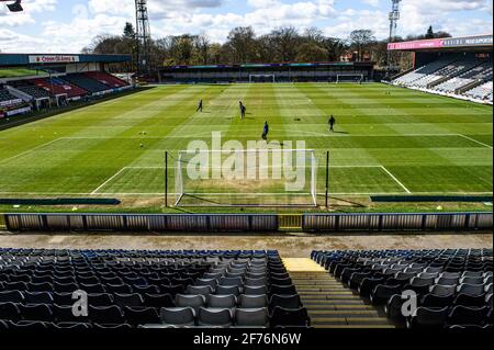 ROCHDALE, ENGLAND. 5. APRIL: Die Crown Oil Arena von der Rückseite der Pearl Street steht während des Sky Bet League 1 Spiels zwischen Rochdale und Ipswich Town im Spotland Stadium, Rochdale am Montag, 5. April 2021. (Kredit: Ian Charles, MI News) Kredit: MI News & Sport /Alamy Live News Stockfoto