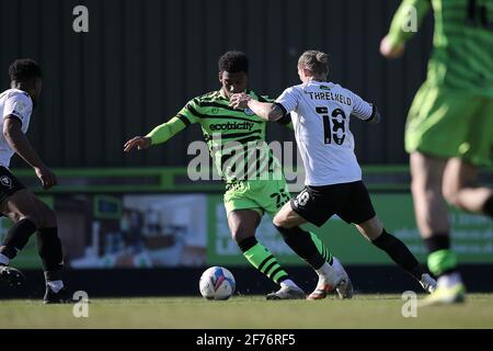 Nailsworth, Großbritannien. April 2021. Jayden Richardson von Forest Green Rovers während des Spiels der EFL Sky Bet League 2 zwischen Forest Green Rovers und Salford City am 5. April 2021 im New Lawn, Nailsworth, England. Foto von Dave Peters. Nur zur redaktionellen Verwendung, Lizenz für kommerzielle Nutzung erforderlich. Keine Verwendung bei Wetten, Spielen oder Veröffentlichungen einzelner Clubs/Vereine/Spieler. Kredit: UK Sports Pics Ltd/Alamy Live Nachrichten Stockfoto