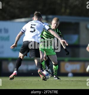 Nailsworth, Großbritannien. April 2021. Elliott Whitehouse von Forest Green Rovers während des Spiels der EFL Sky Bet League 2 zwischen Forest Green Rovers und Salford City am 5. April 2021 im New Lawn, Nailsworth, England. Foto von Dave Peters. Nur zur redaktionellen Verwendung, Lizenz für kommerzielle Nutzung erforderlich. Keine Verwendung bei Wetten, Spielen oder Veröffentlichungen einzelner Clubs/Vereine/Spieler. Kredit: UK Sports Pics Ltd/Alamy Live Nachrichten Stockfoto