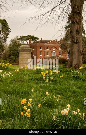 Sidcup Manor House & war Memorial. Stockfoto