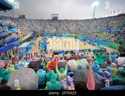 OLYMPISCHE SPIELE PEKING 2008. 13. TAG 21/8/08 WOMAN'S S BEACH VOLLEYBALL UAS V CHINA GOLDMEDAILLENSPIEL. MISTY MAY-TREANOR & KERRI WALSH V JIA TIAN & JIF WANG (CHN). BILD DAVID ASHDOWN. Stockfoto