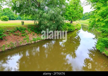 Fluss oder, Frühling im Prinz-Pückler-Park, Muskau, Ostdeutschland Stockfoto