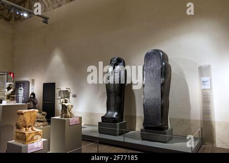 Ägyptisches Museum, Turin, Italien - Februar 2021: Stele einer ägyptischen Gottheit Stockfoto