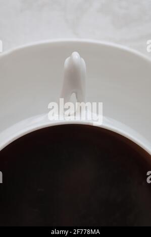 Nahaufnahme des Griffs der Kaffeetasse Stockfoto