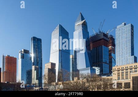 New York, USA. April 2021. Entwicklung in und um Hudson Yards in New York am Samstag, 3. April 2021. (ÂPhoto von Richard B. Levine) Quelle: SIPA USA/Alamy Live News Stockfoto