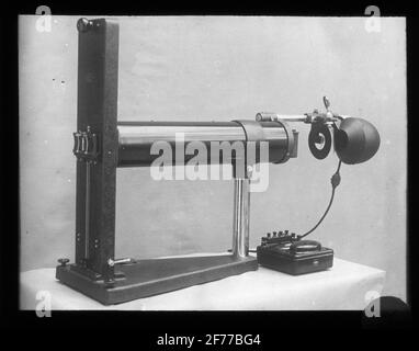 Skiopticon-Bild aus der Abteilung für Fotografie am Royal Institute of Technology. Verwendung durch Professor Helmer Bäckström als Vorlesungsmaterial. Bäckström war Schwedens erster Professor für Fotografie am Royal Institute of Technology in Stockholm 1948-1958.din Sensitometer. Stockfoto