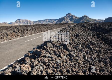 Gerade Linie der Straße TF-38. Die Route verbindet den Vulkan Teide mit dem Dorf Vilaflor auf der Insel Teneriffa. Kanarische Inseln, Spanien, Europa Stockfoto